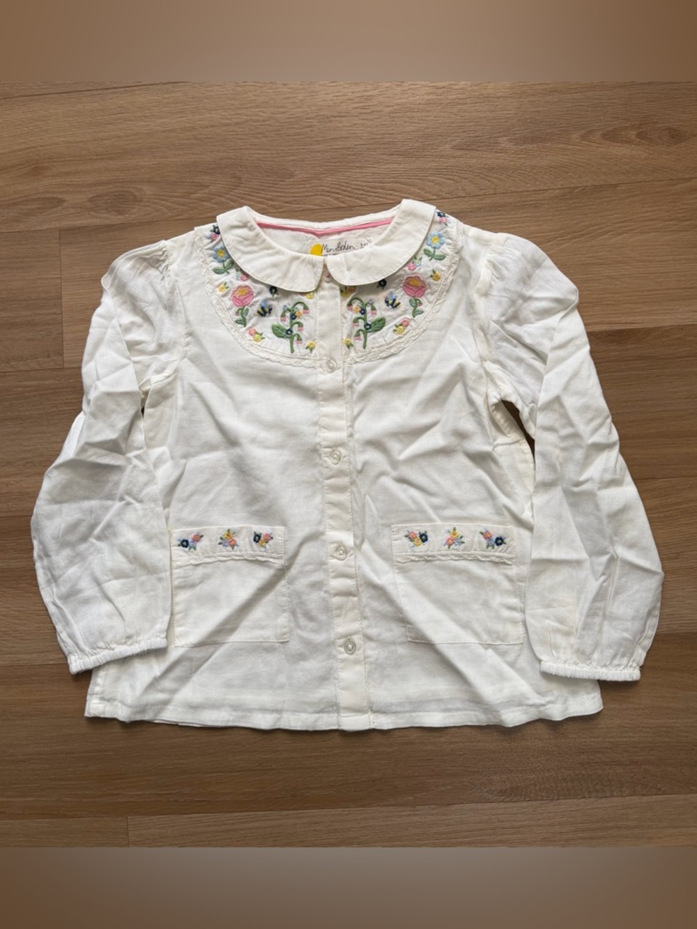NWT. Mini Boden Cream Button-Front Cotton Top with Floral Embroidery, Size 5-6y